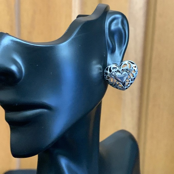 Silver tone heart earrings - Picture 2 of 2